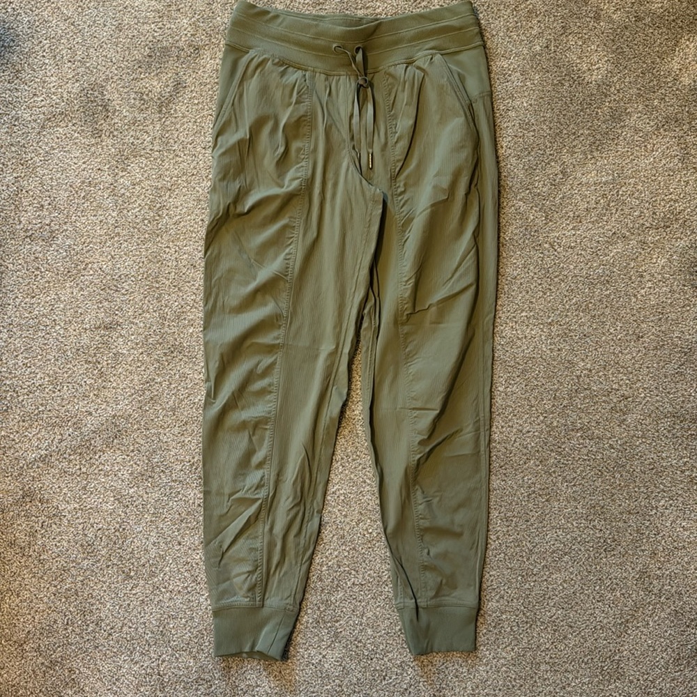 Lululemon mid rise dance studio joggers size 8